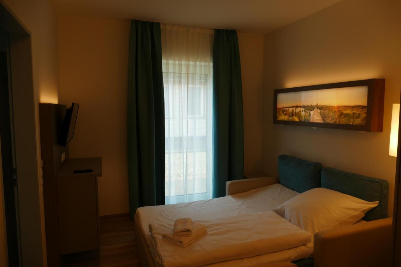 Meyn'S Apartments & Hotel 索尔陶 外观 照片